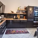Sweet Kobylisy Apartman *